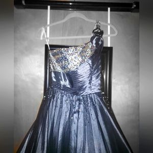 Riva Designs size 4 in the color grey